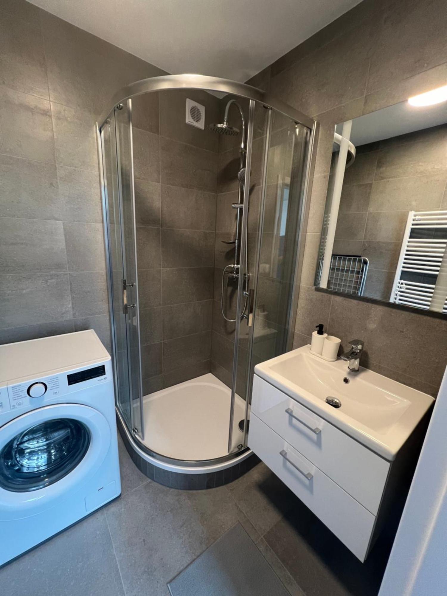 Ren Apartment *